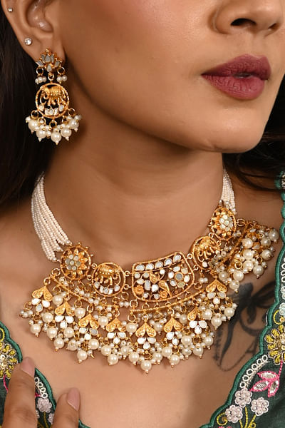 Gold mother of pearl necklace set