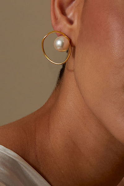 Gold pearl earrings