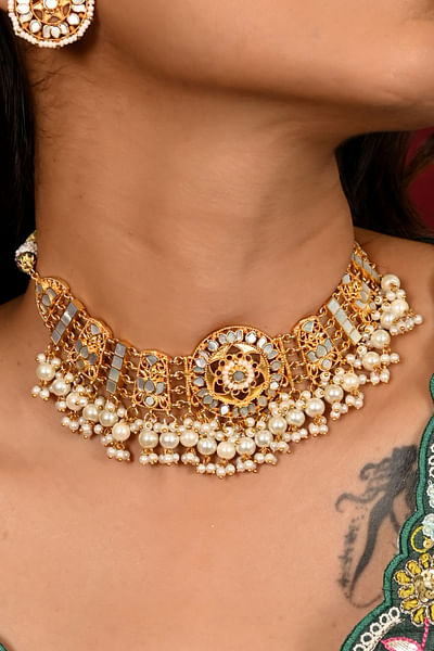 Gold pearl necklace set
