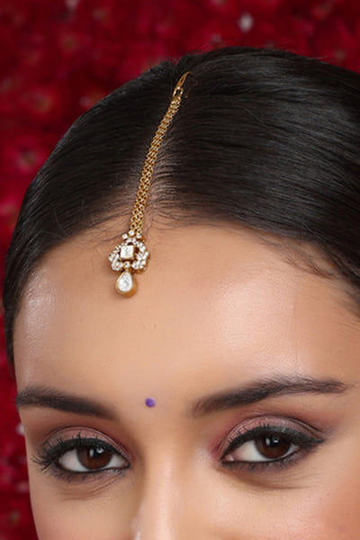 Gold polki diamond maang tikka