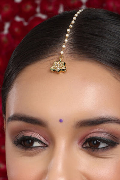 Green and gold kundan meenakari maang tikka