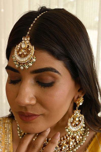 Green and gold kundan necklace set
