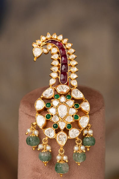 Green and red semi-precious stone kalangi