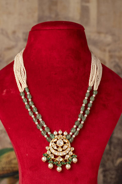 Green and white moissanite polki necklace
