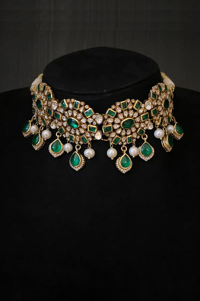 Green and white onyx and pearl choker