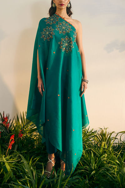 Green floral embroidery one-shoulder tunic set