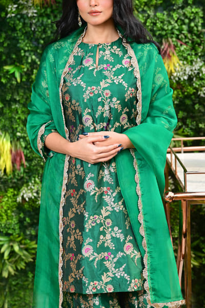 Vishwa by Pinki Sinha Green handwoven banarasi sharara set PNSJUN2412