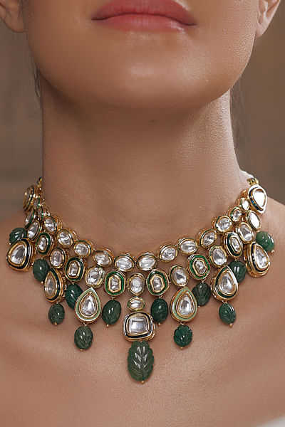 Green kundan embellished necklace