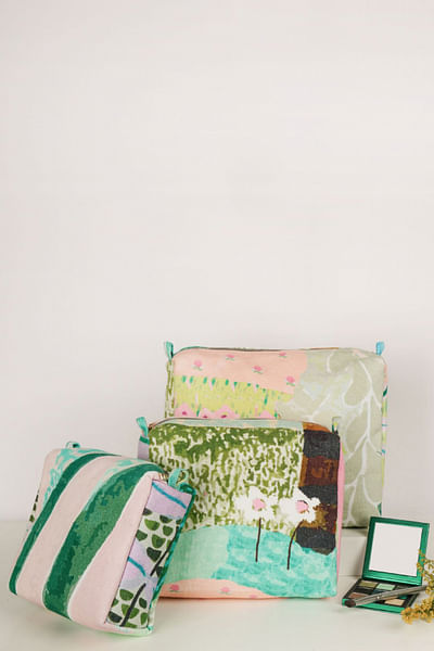 Green tropical printed vanity pouch set