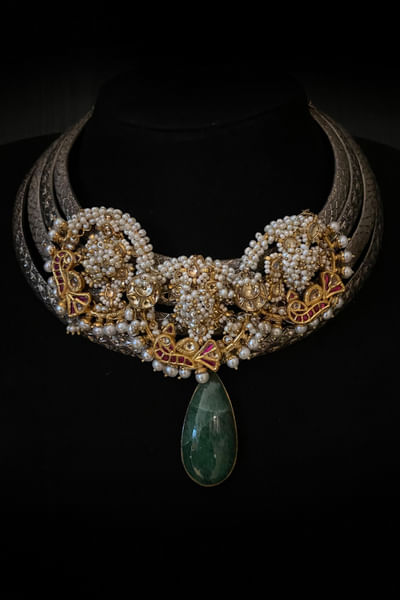 Ivory and green quartz pearl kundan necklace