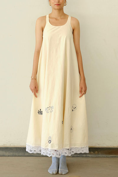 Ivory beach embroiderd dress