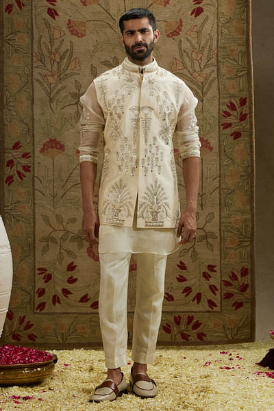 Ivory embellished bandi