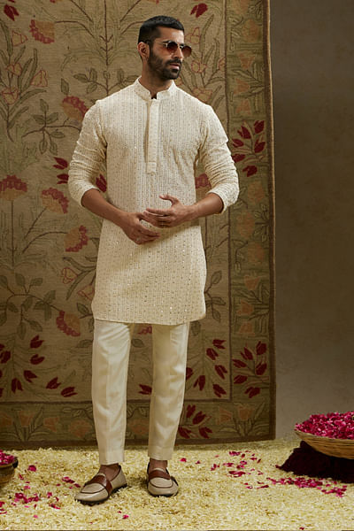 Ivory embellished Lucknowi kurta