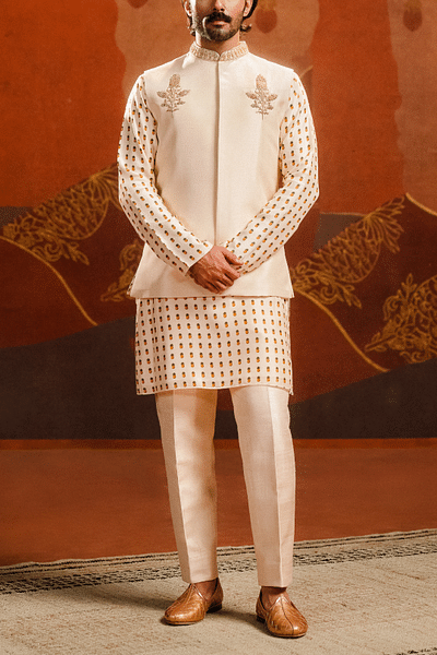 Ivory embroidered bandi set