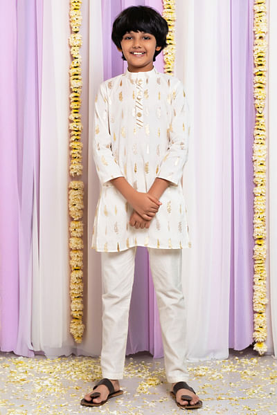 Ivory embroidered chanderi kurta set