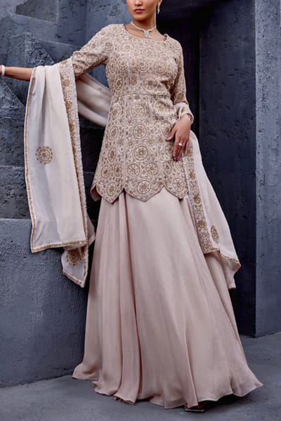 Miku Kumar Ivory embroidered kurta and lehenga set MKUJAN24D224