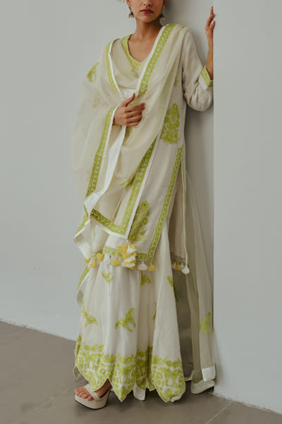 Ivory floral aari embroidery kurta set