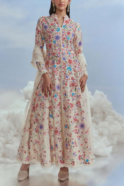 Ivory floral embroidery kurta set