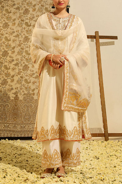 Ivory paisley and floral embroidered kurta set