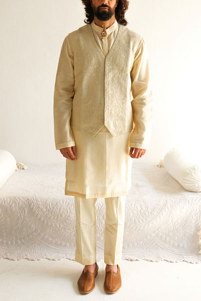 Light beige paisley embroidered bandi kuta set