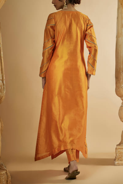 The Aarya Light orange panelled lace work kurta set ARYNOV24D213