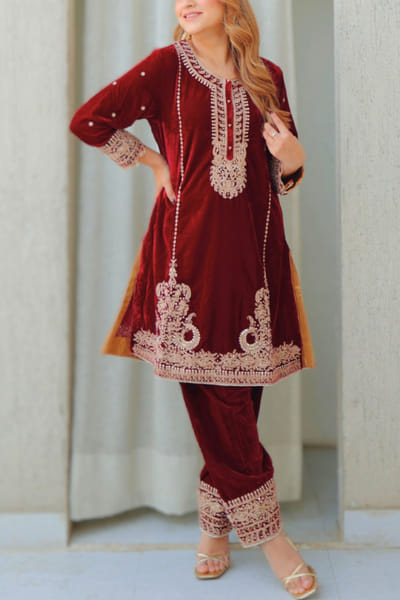 Sheetal Batra Maroon dori embroidered short kurta set SHEDEC24D11062