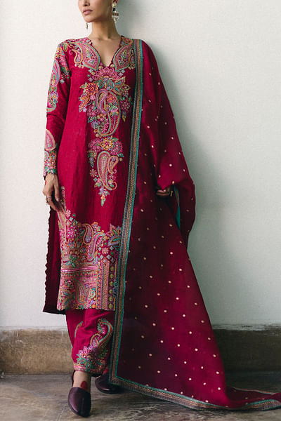 Maroon floral and paisley embroidery kurta set