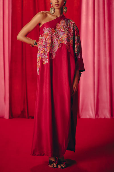 Maroon floral embroidered kaftan set