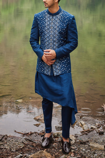 Varun Chakkilam Midnight blue embroidered jacket kurta set VACAUG2422