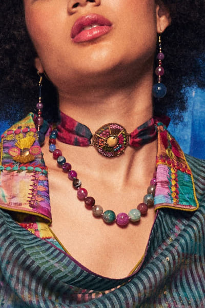 Capisvirleo Multicolour aari embroidered choker CAPDEC24D1402