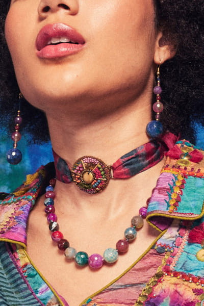 Capisvirleo Multicolour aari embroidered choker CAPDEC24D1402