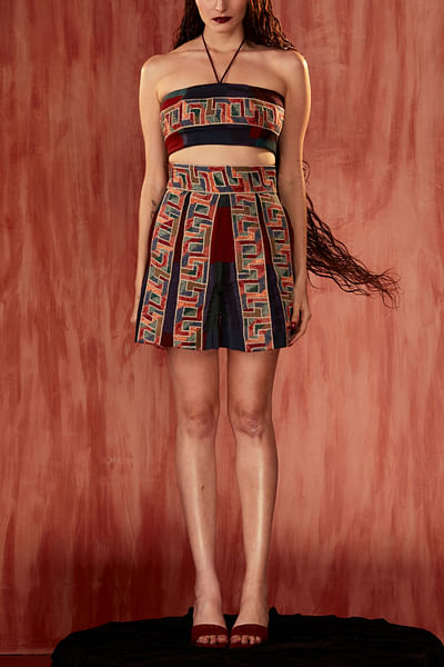 Multicolour geometric thread embroidery shorts
