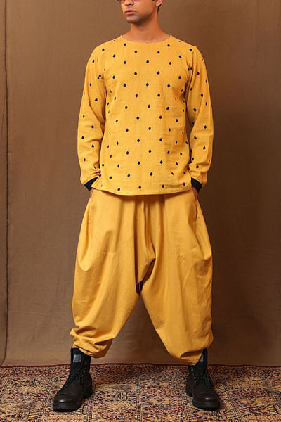 Mustard baggy pants