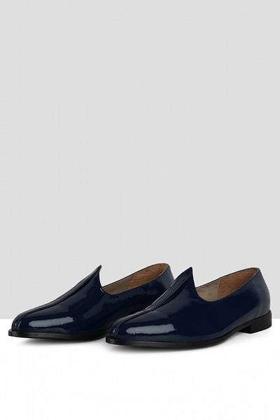 Navy vegan leather juttis