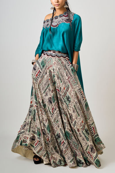 Off-shoulder singlet and pants