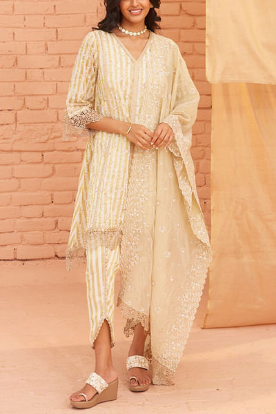 Off-white floral embroidered kurta set