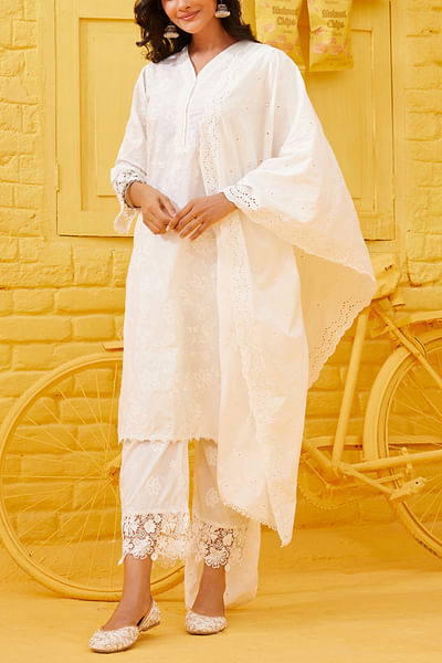 Off-white floral embroidery kurta set