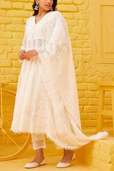 Off-white geometric embroidered kurta set