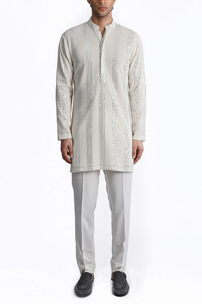 Off-white wave and linear embroidery short kurta