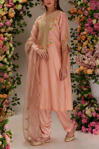 Peach dori and resham embroidery kurta set