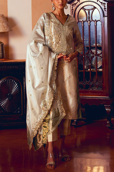 Pearl gold paisley zari embroidered kurta set