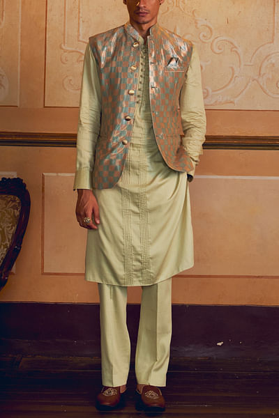 Pearl silver check jacquard bandi kurta set