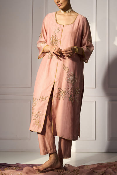 Sarang Kaur Pink floral embroidered kurta set SRKMAY2409