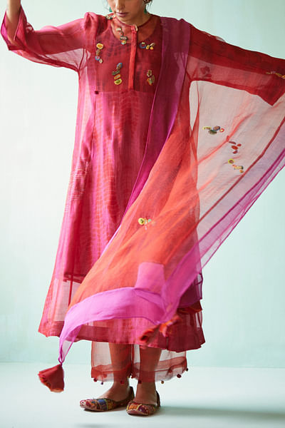 Pink tie-dyed and embroidered kurta set