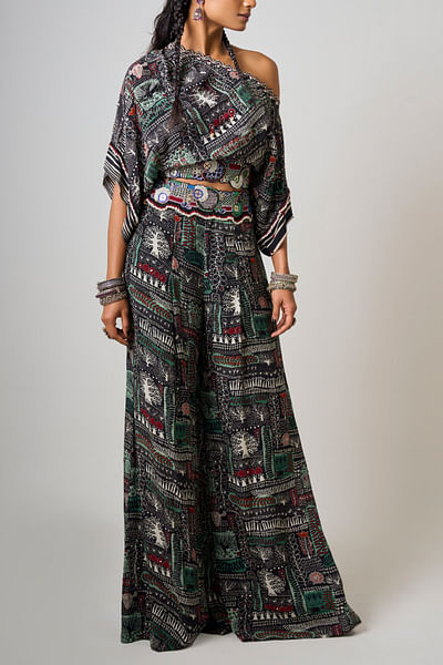 Printed off-shoulder top and pants