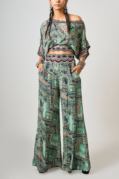 Printed top and A-line pants