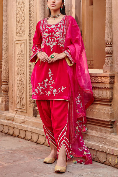 Rani pink floral embroidery kurta set
