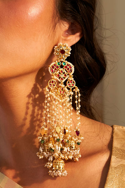 Red and green kundan tasselled jhumka earrings