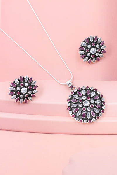 Red and white kundan pendant necklace set