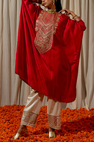 Red embroidered bandhani kaftan set